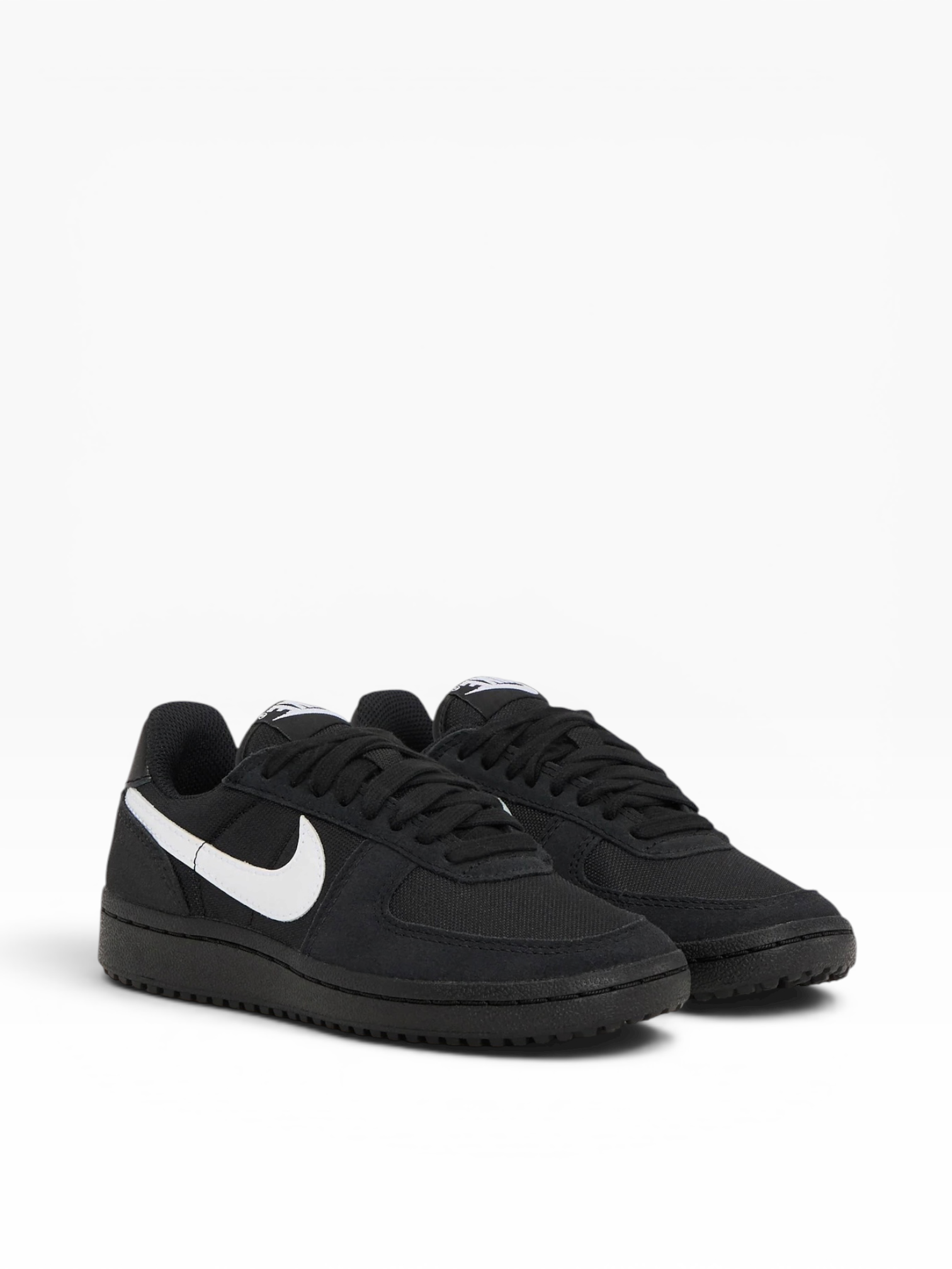 Nike - Black & white shoe