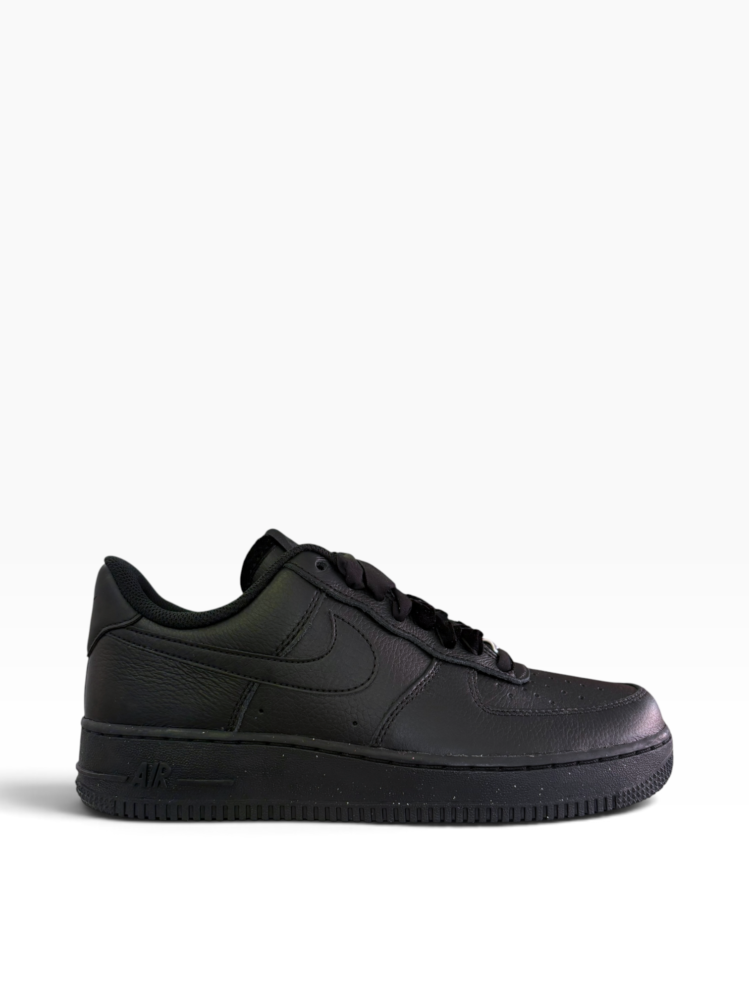 Nike - Girls black shoe - Air force 1’07 vintage